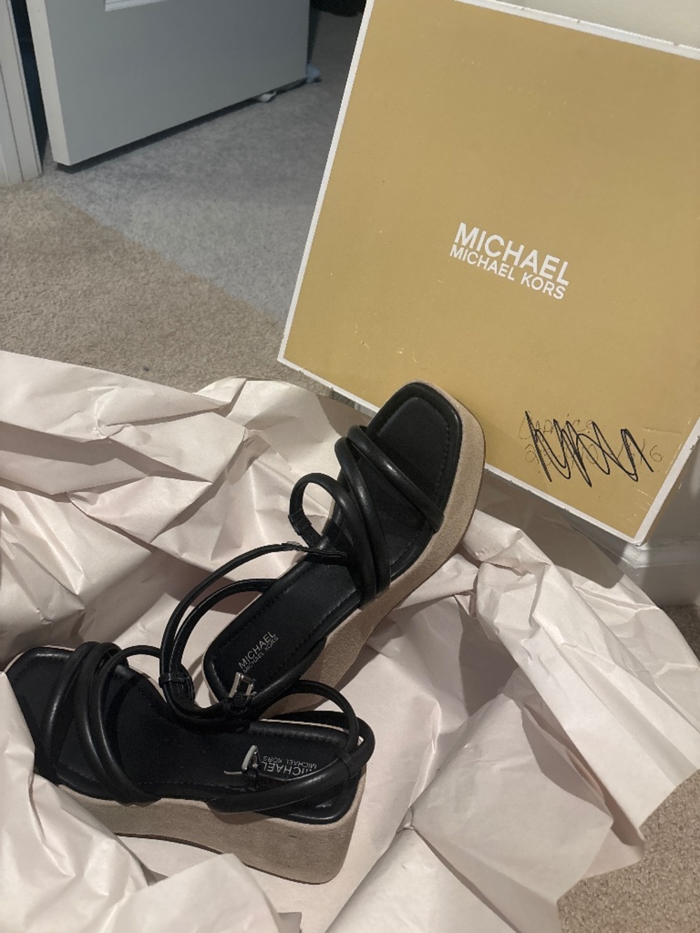 new in box hazrl wedge michael kors